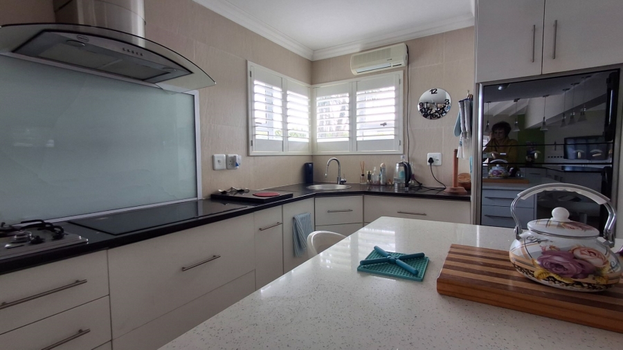 3 Bedroom Property for Sale in Boggomsbaai Western Cape